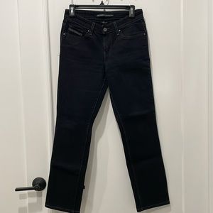 Womens Levi’s 28x28  mid rise black straight leg skinny jean
